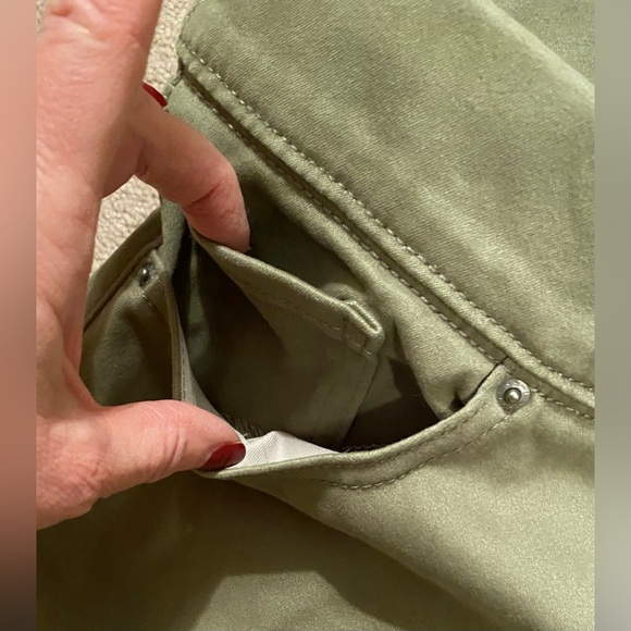 Levi Strauss, Signature Gold, Totally Shaping Pull-on Skinny Jean, Olive - Picture 7 of 11